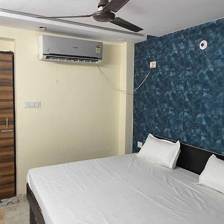 Hotel O Devansh Inn Nuova Delhi Esterno foto