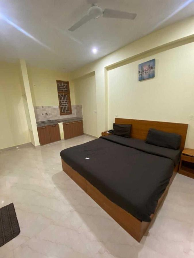 Hotel O Devansh Inn Nuova Delhi Esterno foto