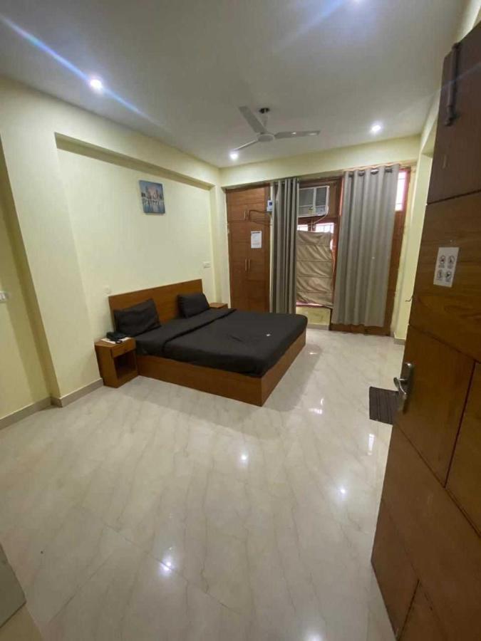 Hotel O Devansh Inn Nuova Delhi Esterno foto