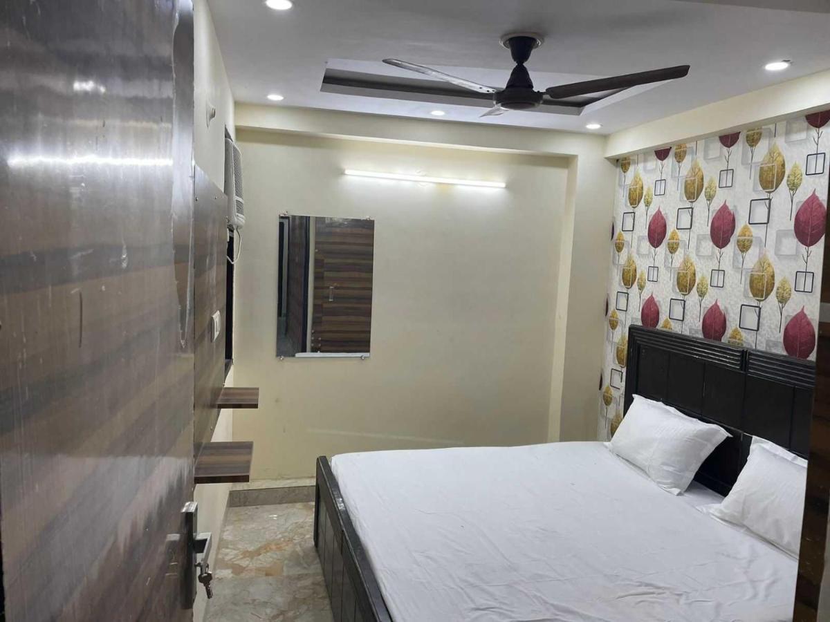 Hotel O Devansh Inn Nuova Delhi Esterno foto