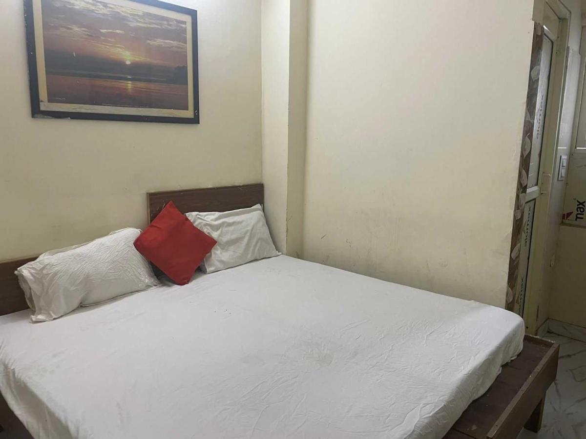 Hotel O Devansh Inn Nuova Delhi Esterno foto